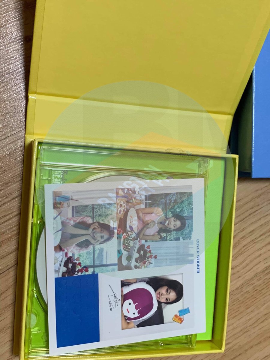  UNSEALED ALBUMS[HELP RT JUSEYO ]TWICE TWICETAGRAM 1st Full Album Random member CDVer A. (Pink) - 420php + LSF PRE-ORDER BENEFIT / POB Photocard Set Chaeyoung cover sticker Blue bookletVer B. (Yellow) - 380php + LSF Tzuyu cover sticker Green booklet