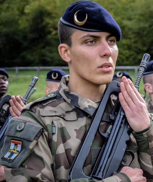 7e_brig_blindee's tweet image. Une semaine #Centaure sous le signe de l’engagement de #NosJeunesOps

✅ Tirailleur🌙 @les_turcos au #CFIM 
✅ Fantassin 🐉 du @5eDragons 
✅ #Gaillard de l’♣️ pour #JeudiPhoto 😏
✅ Artilleur du💥lors des honneurs rendus à Madame la ministre @gdarrieussecq