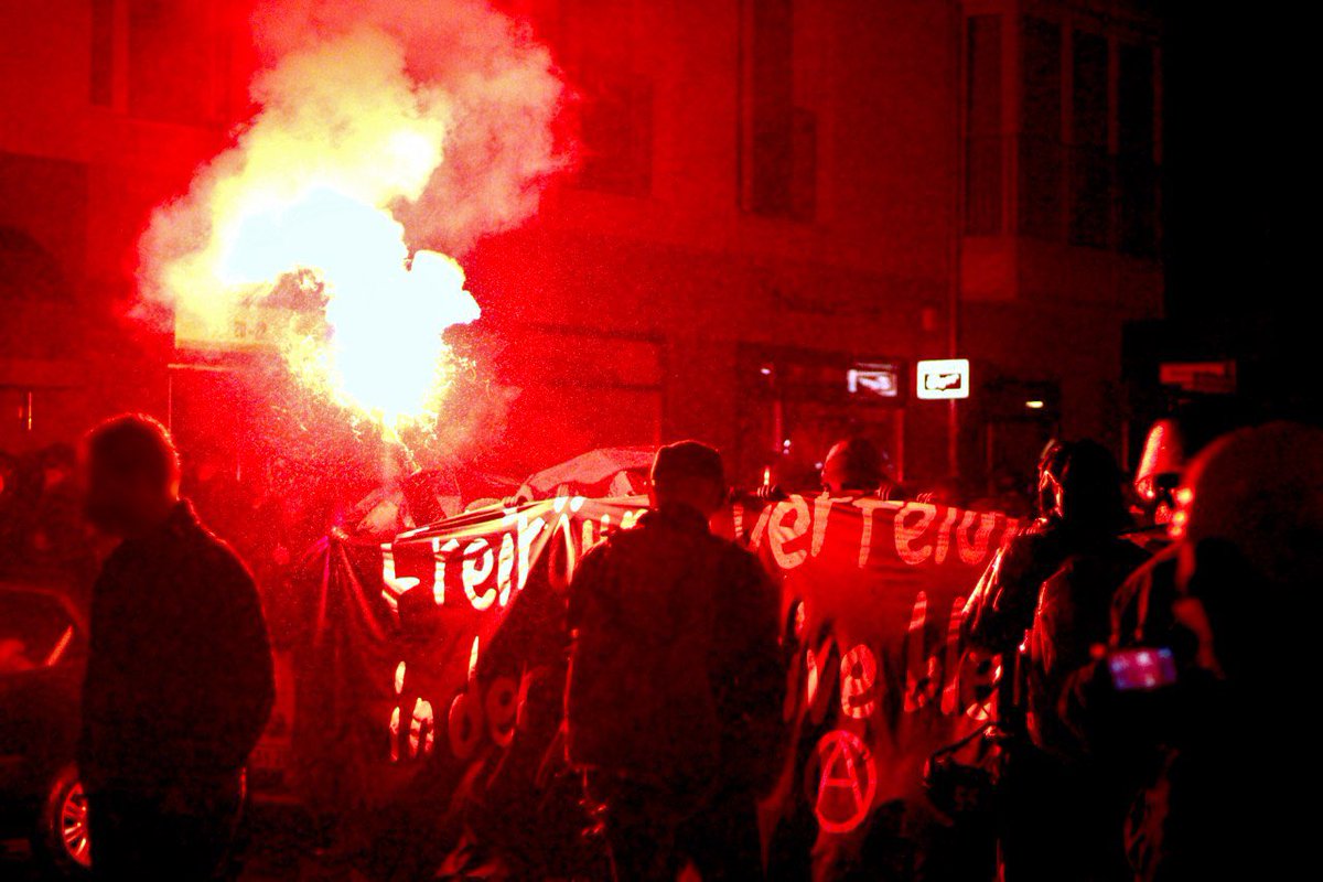 Download Berlin Demo 09.10 Gif