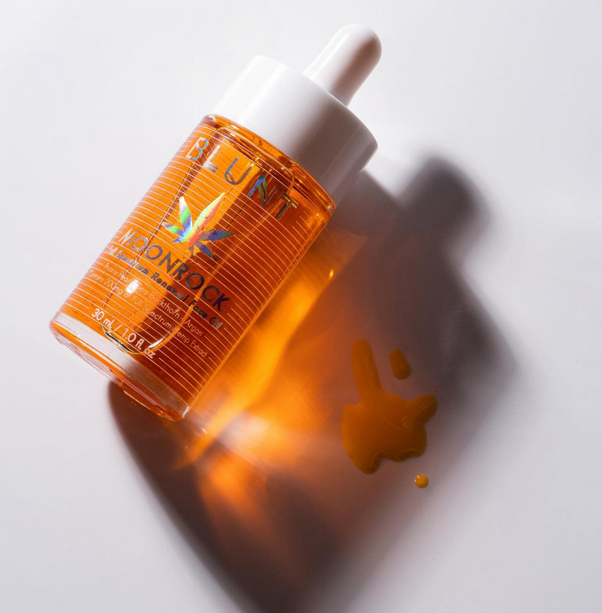 #repost <a href="/BLUNTSkincare/">BLUNT SKINCARE</a> Fall is here 🍁 Moonrock Full Spectrum Renewal Face Oil is a triple threat serum that will nourish (omegas), protect (antioxidants) and soothe (cannabinoids). Apply it right after any water-based treatments, day and night ✨
#CannabisSkincare #Cannabinoids