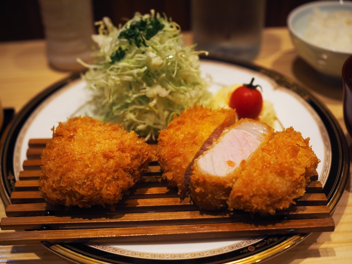 本八幡bot 歓迎 ついにできたぞ 待望のトンカツのお店 本八幡ばんぶー めっっっちゃくちゃ柔らかい マジか ソースと塩とからしが付いてきて 存分に味わうがいい 感が凄い あと地味にキャベツが甘くて美味しいこれなら単品でもイケる あと