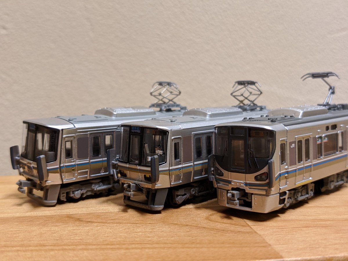 10/1には間に合わなかったけど223系1000番台にヘッドマークと転落防止