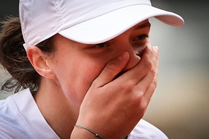 Iga Światek, emocionada tras ganar Roland Garros.