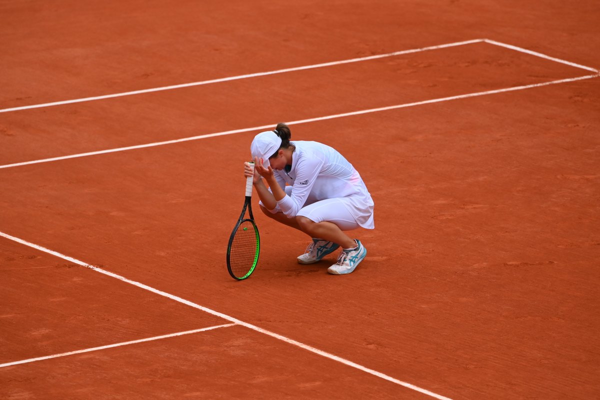 rolandgarros's tweet photo. A moment to remember.

@iga_swiatek #RolandGarros https://t.co/ht8JfwrCHc