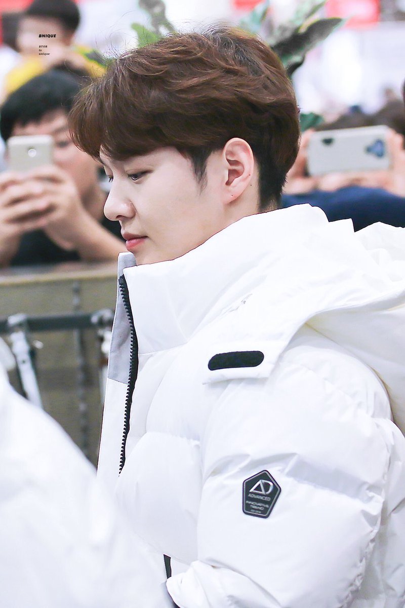 here's changsub in white not just to bless your timeline but to bless your whOLE DAMN LIFE