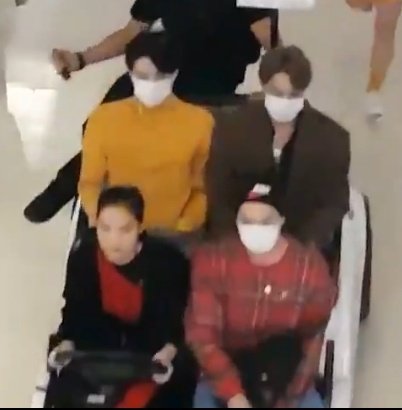 This is still so funny to me. 2 big broad ocean-wide shoulder men got squished in those tine cart lmaoo