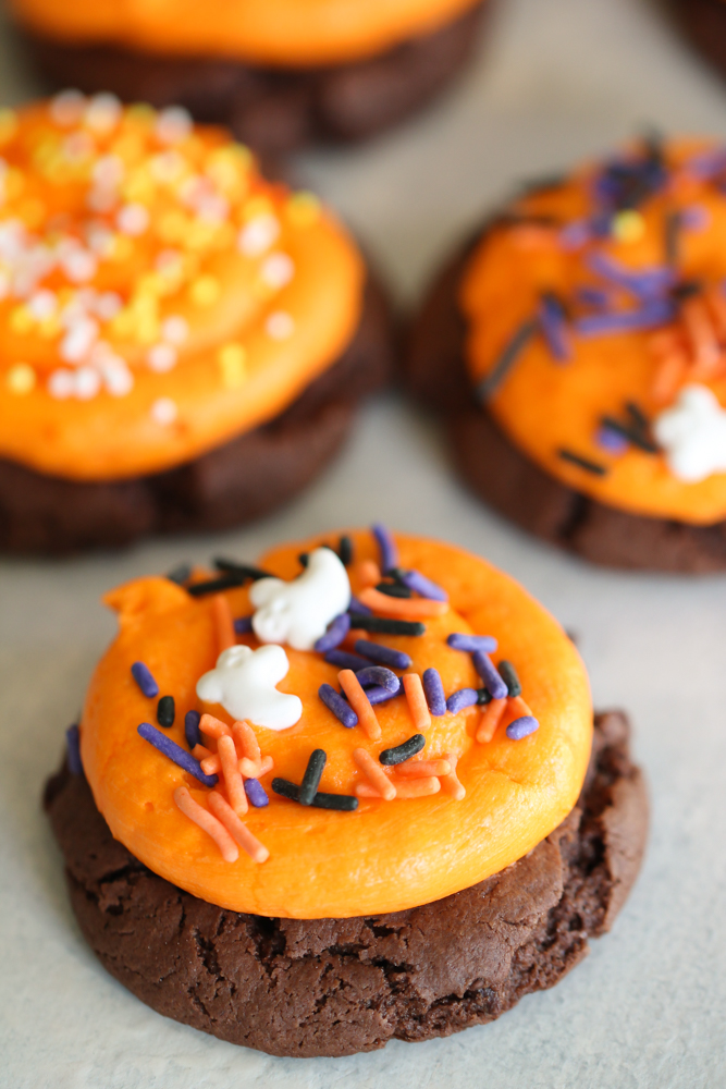 SixSistersStuff's tweet photo. We love soft and chewy cookies that can be adapted for any holiday. We have the secret ingredient to a puffy cookie. And this recipe is so easy because it calls for a Devil's food cake mix.
https://t.co/bgoixqyVkF #sixsistersstuff #doublechocolate #cakecookies #softcookeis https://t.co/2YiFt1zQ5c