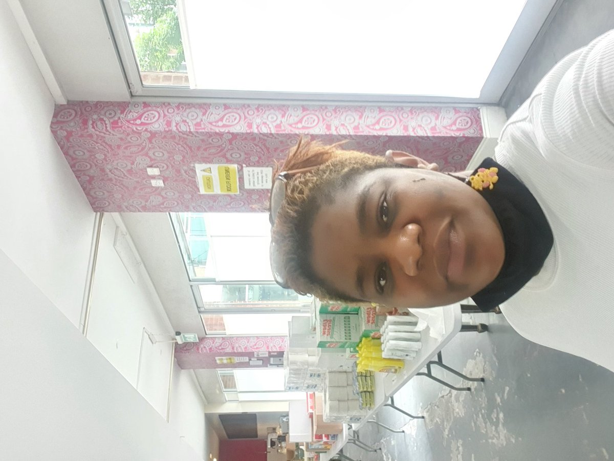 NicoleMo30's tweet photo. Today was another lovely day of volunteering, well done 👏 @NicoleMo30 @OnomeJEric1 @NewhamLondon @activeNewham @aNVolunteers @HabsRahman1980 @Kolsuma84 Stratford Community Hub, Teamwork. https://t.co/OmSLQoZu4s