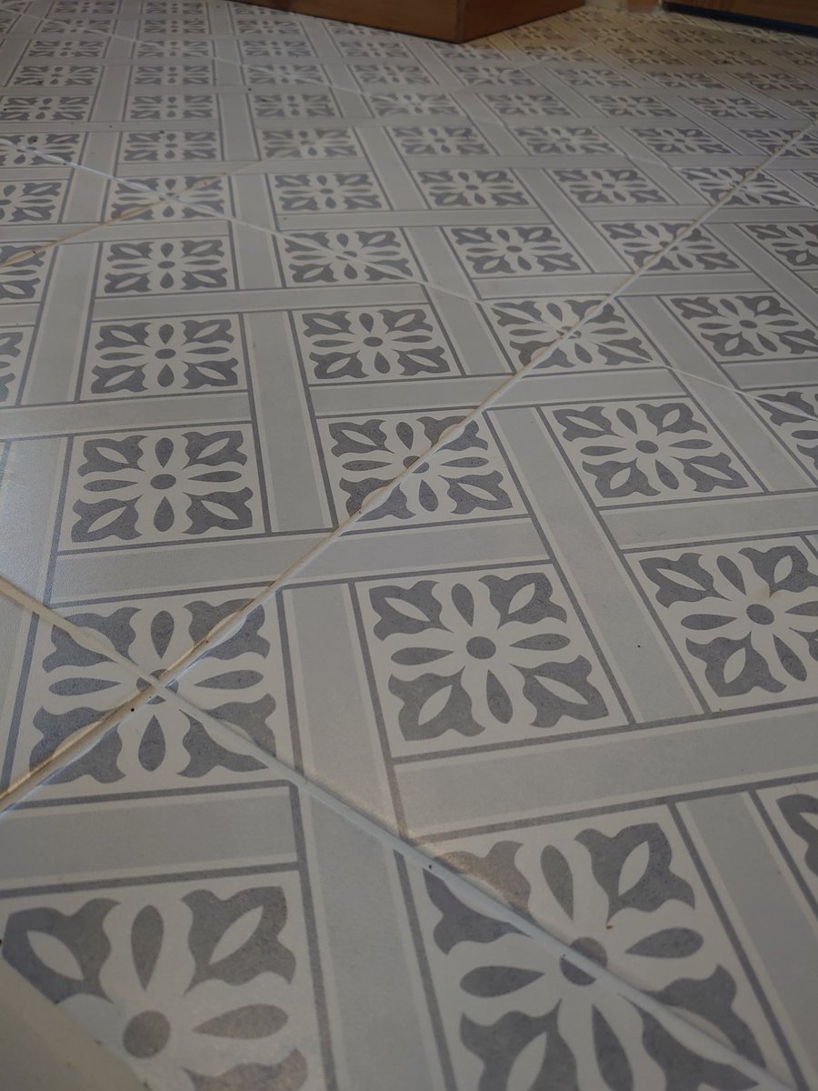 Little2810's tweet photo. @Homebase_uk do not buy the "Windsor grey floor and wall tiles" The pattern doesn't line up and homebase will blame the tiler and not even offer an apology or accept that there is clearly a manufacturing issue. Disgraceful customer service. https://t.co/gCrGv6bHc0