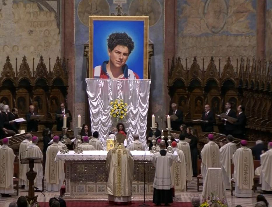 ScuoleGesuiti's tweet photo. "Noi concediamo che il Venerabile Servo di Dio #CarloAcutis, laico, che, con l’entusiasmo della giovinezza, coltivò l’amicizia con il Signore Gesù, d’ora in poi sia chiamato #Beato e che sia celebrato ogni anno il 12 ottobre, giorno della sua nascita al cielo". https://t.co/ekvi7rLCWa