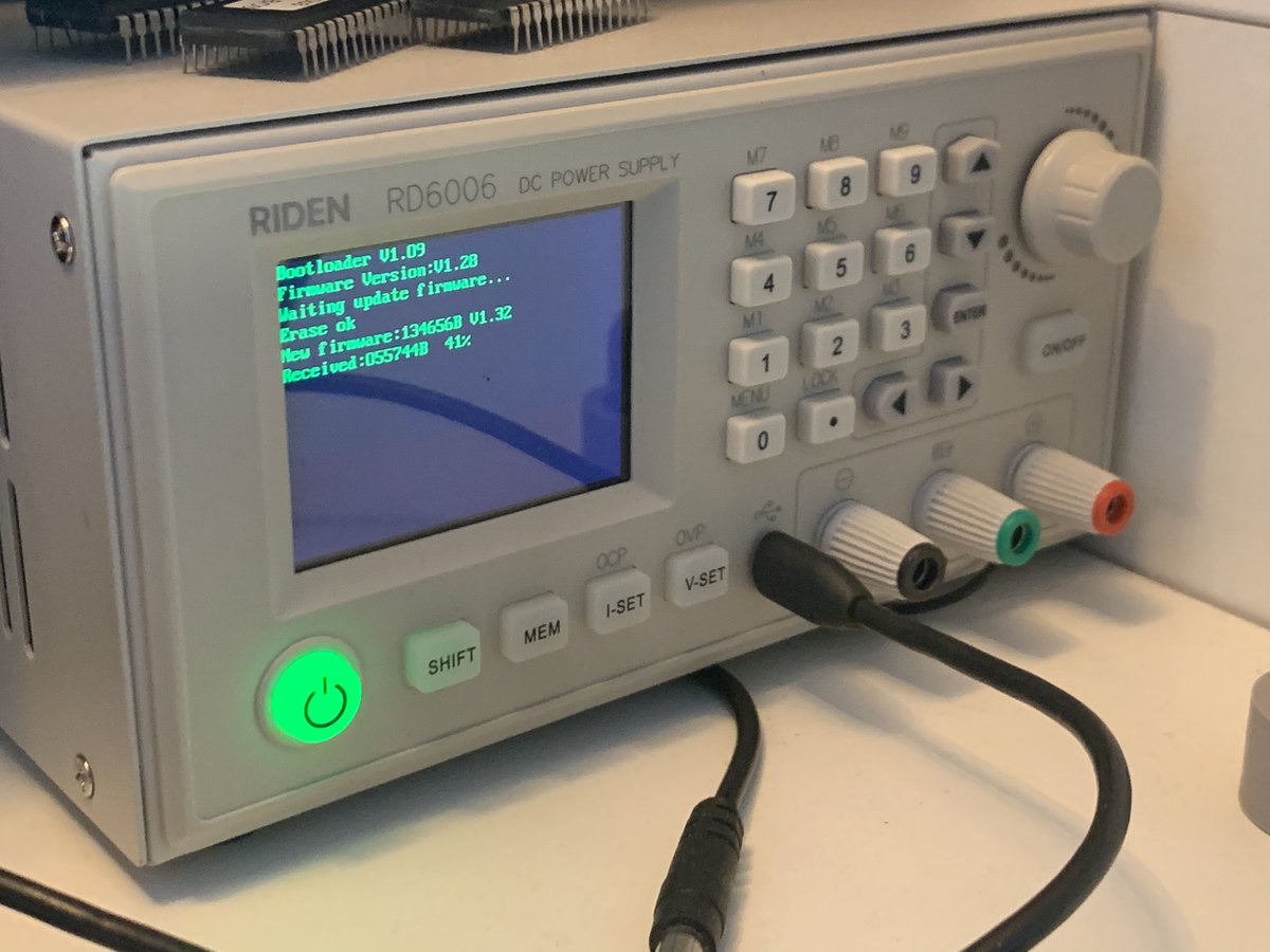 KutilDomaci's tweet photo. Konečně jsem updatnul firmware v RD6006 na custom od UniSoft. Nejužitečnější fičura je zobrazení nápovědy k pamětem po stisku Shift - následně jen číslem vyberu danou paměť a potvrdím. 
A 7seg fonty jsou hezké ☺️
#riden #rd6006 https://t.co/4w8GA4AGdE