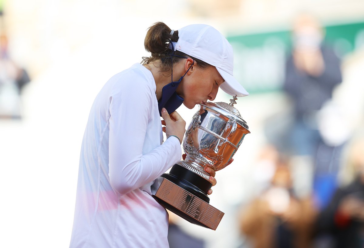 That first tour-level trophy feeling. 🏆

#RolandGarros | @Iga_Swiatek