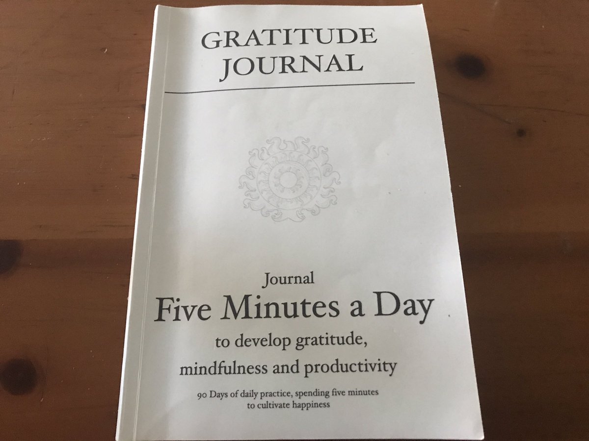 educando_por's tweet photo. @aalbertoherraez I have a morning routine where I write on this gratitude journal, read for 15 minutes and work out for 30/45 minutes. https://t.co/fd7lxQMUgC