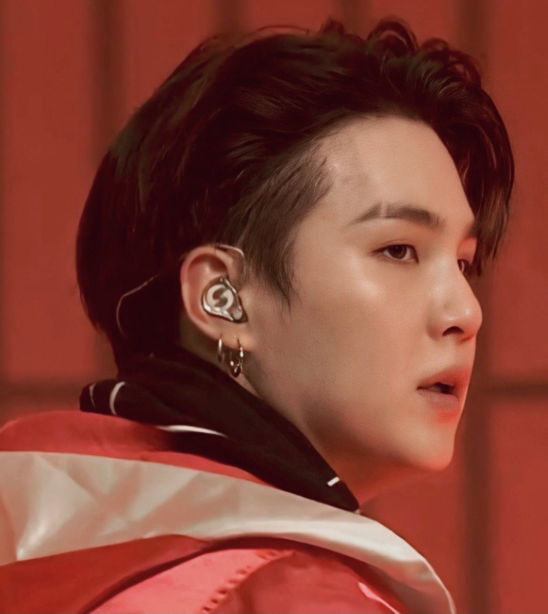 sexcgloss's tweet photo. fuck it. ugh yoongi with an eyebrow slit. https://t.co/Z2tcC1TSzb
