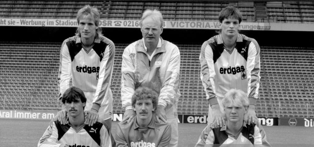 L& #39;assistant Wolf Werner. Promu entraîneur principal suite à la décision de la légende du club Jupp Heynckes de rejoindre le Bayern en 1987, ce dernier n& #39;a pas perdu de temps pour intégrer Effenberg dans la première équipe.