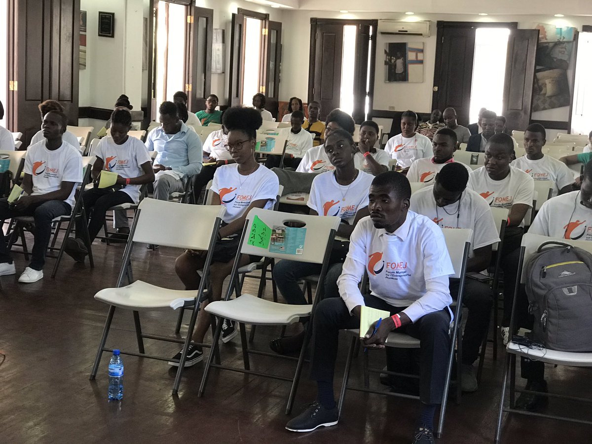 MairieduCap's tweet photo. Début ce matin du Forum Municipal sur l’entrepreneurial Jeunesse au Salon de la Mairie. #FOMEJ https://t.co/rDoLiLPAs2
