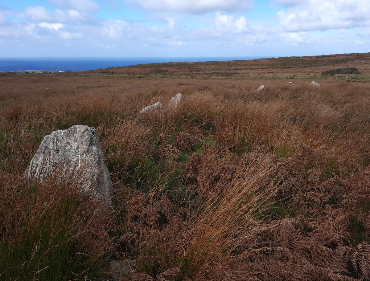 The Zennor/Treen circle may not even be a circle at all. Borlase seemed to think it is (his sketch attached), others think it an enclosure/hut circle. 14 or so stones midway between Little Galva and Zennor Hill. A circle hardly anyone mentions? Who knows? #PrehistoryOfPenwith