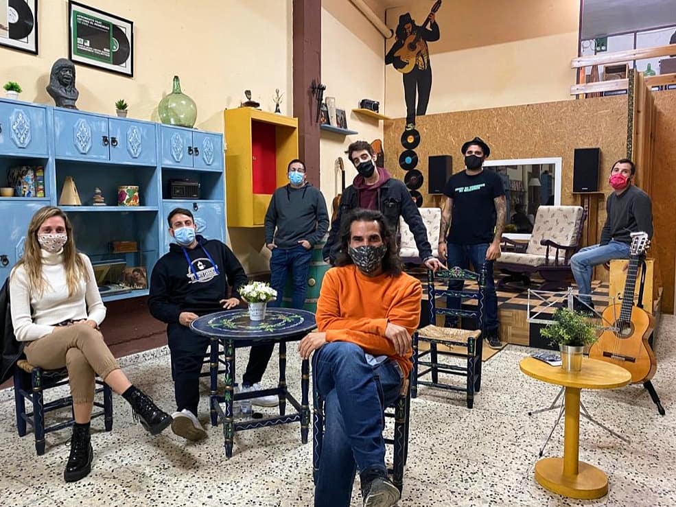 Empezamos con la producción y grabación de lo que será el nuevo disco de mis camaradas @elquintocarajillo canciones frescas  que mimaremos y cocinaremos a fuego lento los próximos meses en Cal Remendao 😊 muy feliz de poder aportar mi granito de arena!! 
.