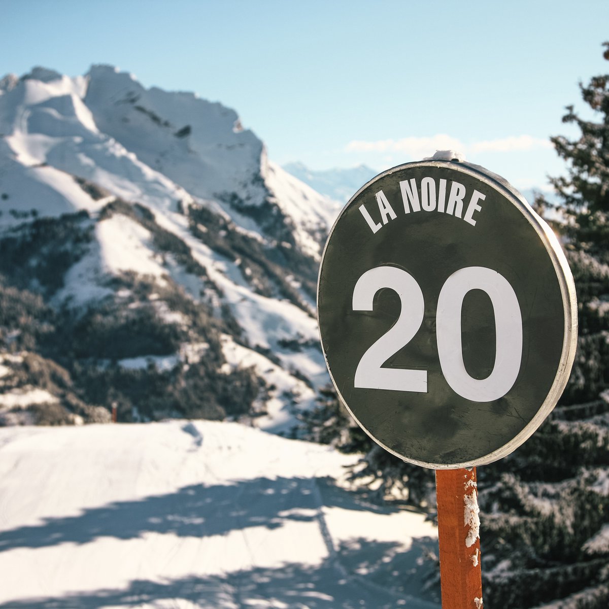 ErnaLow Ski Holidays tweet media