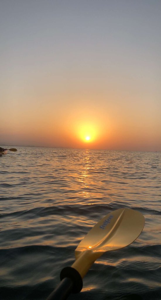 AlsaadiMazoon's tweet photo. βEvery sunset brings the promise of a new dawnβ ππ#SunsetKayak https://t.co/5G97viGGjk