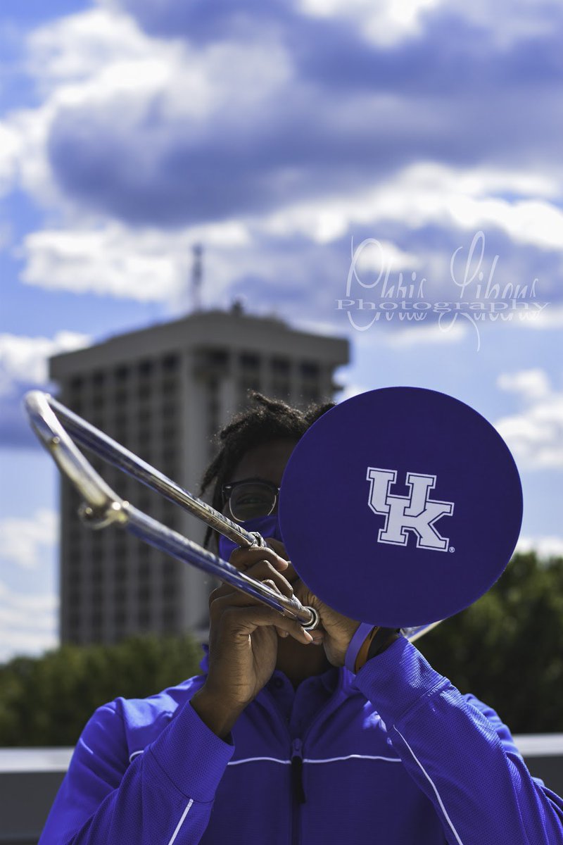 We heard it was Football time in Lexington! ⚪️🔵⚪️🏈😼 📸by: @chrislikens.photo #wmb20