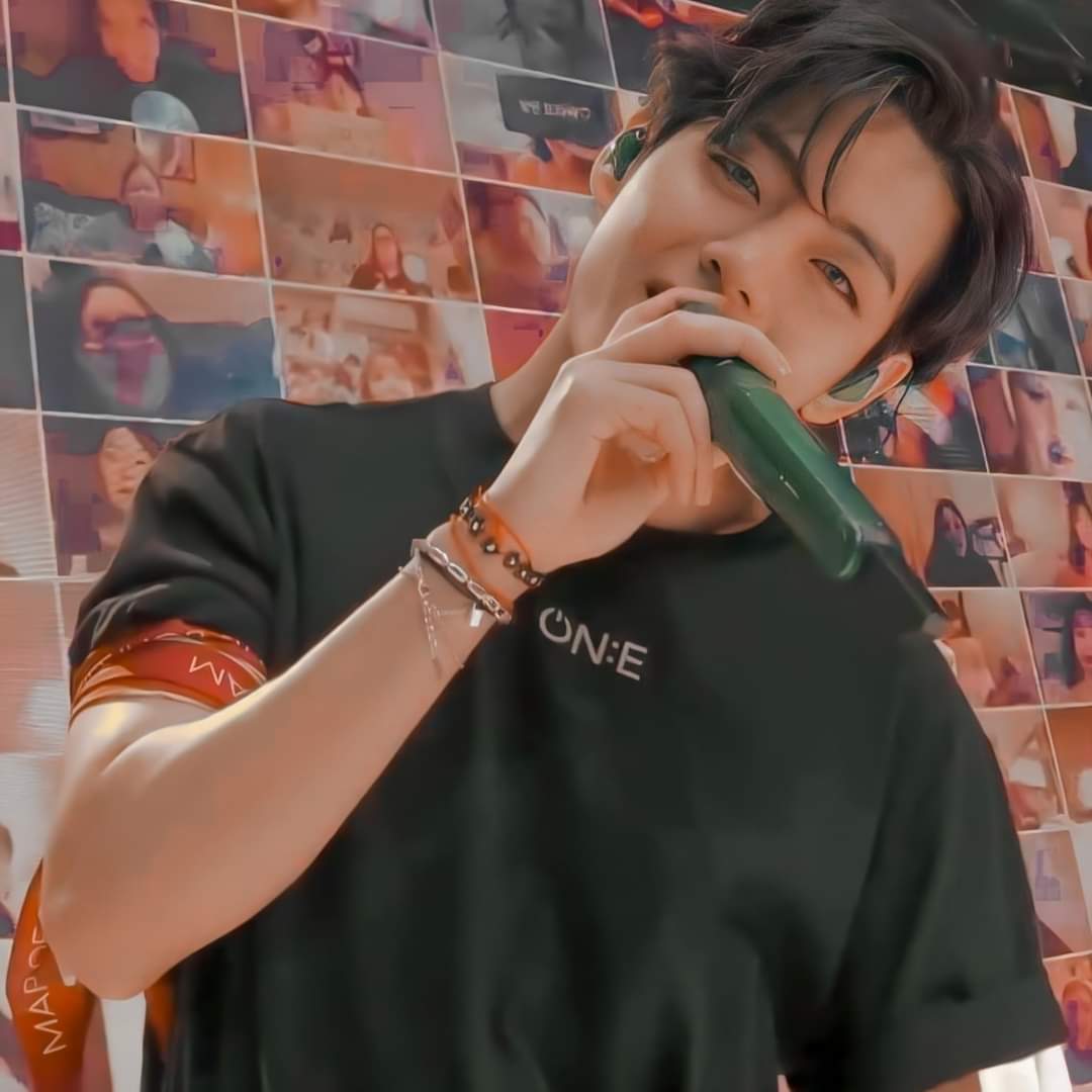 MayThuKoV1's tweet photo. Perfect Guy ๐๐
@BTS_twt
#ARMYFollwARMY
#FromMyanmar https://t.co/6ZDvmTongL