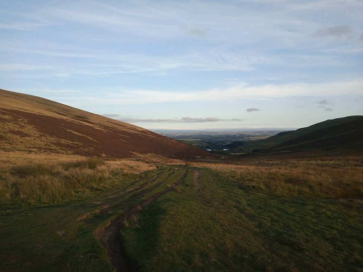 WrightKitkat's tweet photo. The Pentlands and Holyrood Park, along with my #bike (and the #Holyrood #otter) have been my saviours this #lockdown #MyLockDownView #WorldMentalHealthDay #getoutthere @MO_Mountains #MentalHealthAwareness https://t.co/zZ5hfYogpR