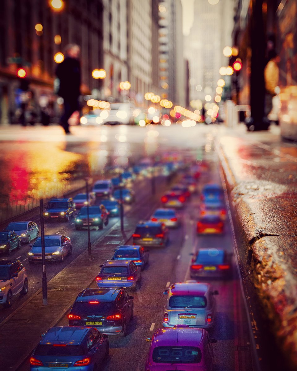Design_Sunlight's tweet photo. Rush hour https://t.co/I0HWRdehOG