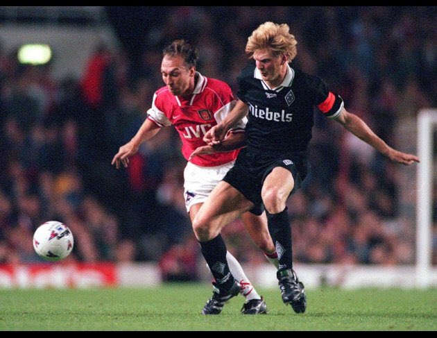 Il n'y avait pas d'alternative pour le redoutable guerrier - c'était son style. On notera en particulier un match nul en Coupe UEFA avec Arsenal en 1996, Effenberg étant impliqué dans les trois buts du match retour victorieux.