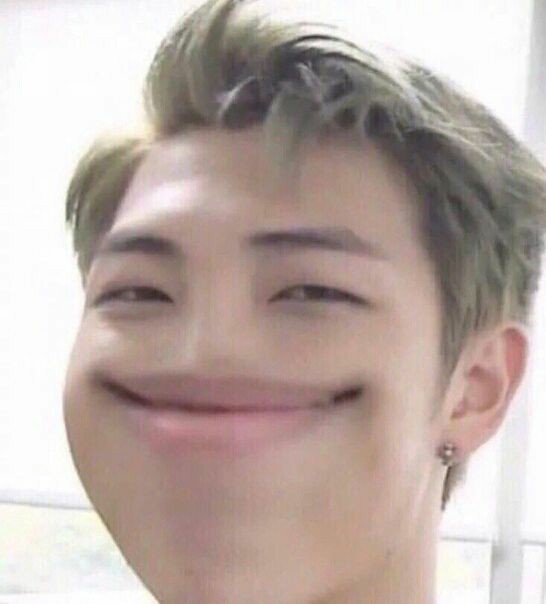 yoonmin_ff's tweet photo. Чонгук: Джун! Да у тебя золотые руки!!
Джун: Естественно, я на них краску разлил.
#Memes #memesbts #BTS #mem #membts https://t.co/8fia4atmO9