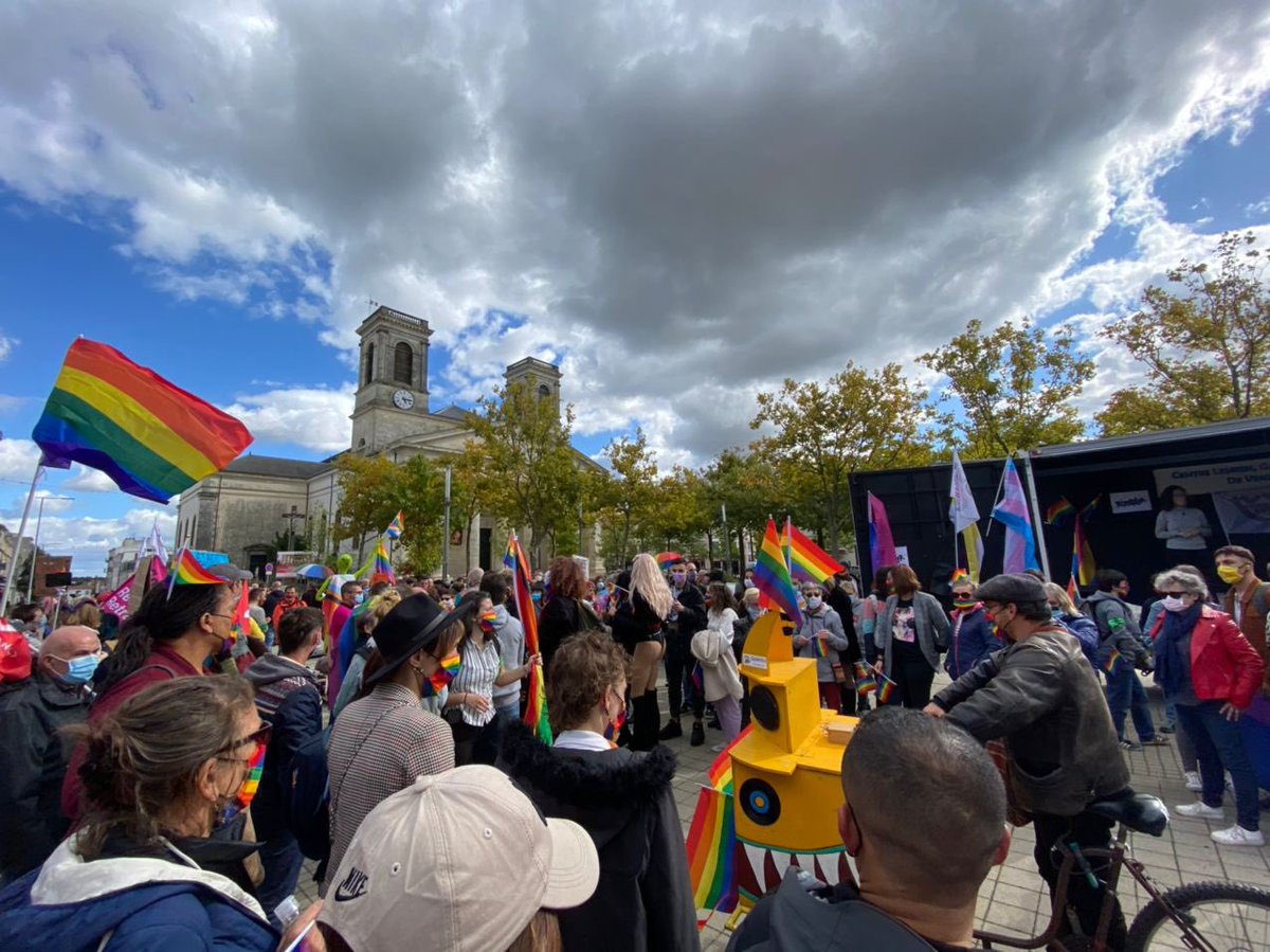 MJS_Vendee's tweet photo. Aujourd’hui avait lieu la première marche des fiertés de #Vendée 
Un grand merci au @CentreLGBT85 pour cette organisation ! 🏳️‍🌈 #LRSY #LGBTQIAclub #LGBTQIAofTwitter https://t.co/fFB9xemBfn