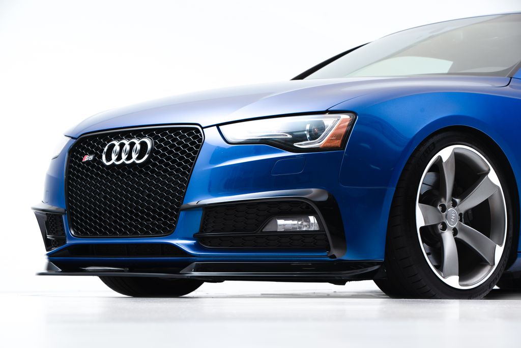 ECSTuning's tweet photo. Brand new for your B8.5 A5 S-Line or S5: our Gloss Black Grille Accents! Grab 'em while they're hot.
#ecstuning #ecs #b8 #b8a5 #s5 #b8s5 #audi #audizine #audisport #fourrings #quattro #dailydriven #diy #builtnotbought https://t.co/jdKYDDyj8v