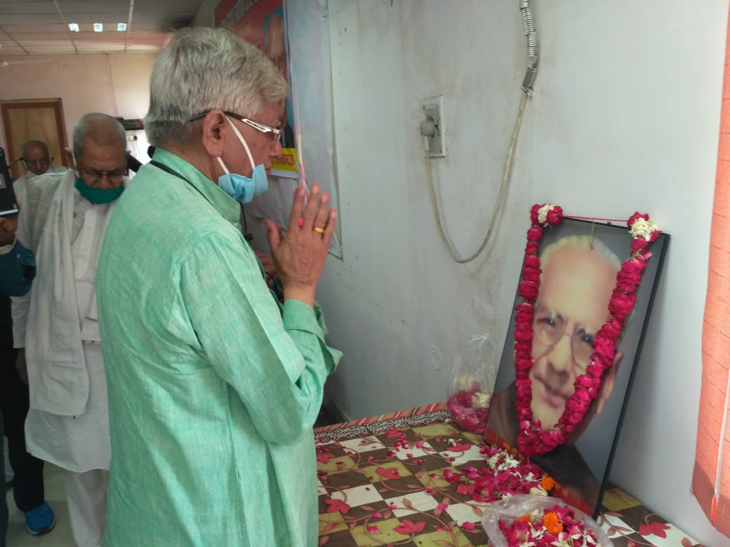 ShivaGopalMish1's tweet photo. बोनस , एक्ट अप्रेंटिस, लार्सजेस, डीए का मामला जल्द हल नही निकला तो बड़ा आंदोलन ! देश भर में बन रहे रेल बचाओ, देश बचाओ अभियान समिति !
@PMOIndia
@RailMinIndia
@v_k_yadava
https://t.co/N4q3olklUZ https://t.co/RyZCZc40iK