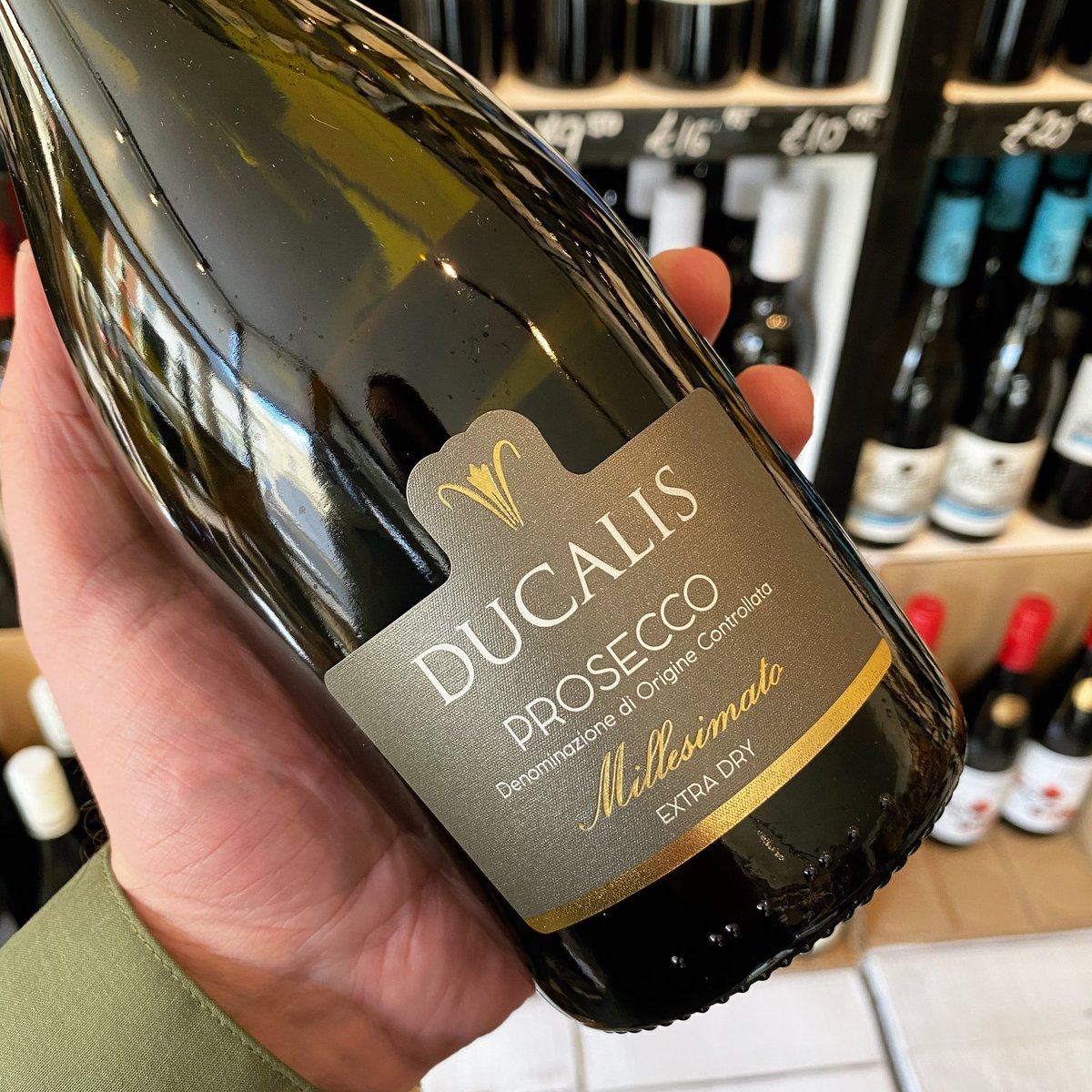 lovefindlays's tweet photo. Fancy a tipple of something bubbly this weekend? Got something to celebrate? ​🥂

The Ducalis Prosecco is now at £8.95, a great price for a fabulous bottle, so you can celebrate your weekend in style.

#prosecco #FindlayWines #deals #celebrations #weekend #drink #alcohol #Ducalis https://t.co/mAcpu1apbG
