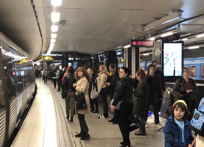 AlexBerenson's tweet photo. Sweden, October 2020:

No wonder Team Apocalypse HATES Sweden. They are the proof that the new normal can and should look just like the old normal. https://t.co/5qdpio3Z5w