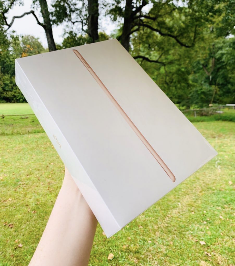 artbyjacstudio's tweet image. 🌈 iPad Giveaway! 🌈

To enter:
Follow me
RT this post
Tag a friend in the comments

Extra entries:
Every NEW comment with a NEW tag (1 tag per comment) = an additional entry

✨Winner receives this brand new gold 10.2” 32GB 8th gen iPad✨

Ends 10/17
⬇️Read details below⬇️