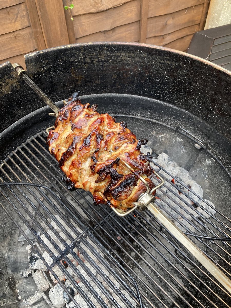 It’s kebabs tonight! Chicken thighs from ⁦<a href="/dorkingbutchery/">The Dorking Butchery</a>⁩ and my daughters on flat bread duty