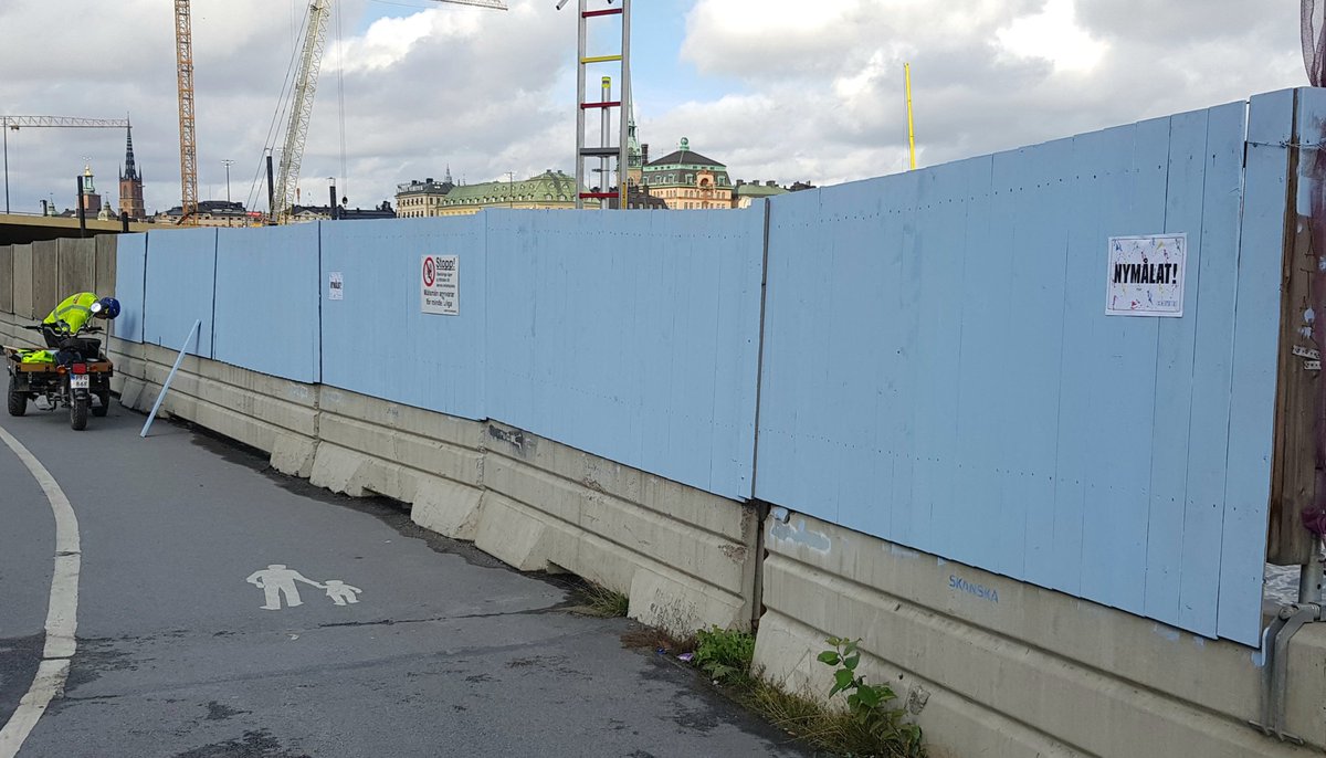 Monumentalt inflytande MFF har på Södermalm och Hammarby 💙💙. Det första som möter en vid T-Slussen är ommålning i himmelsblått.