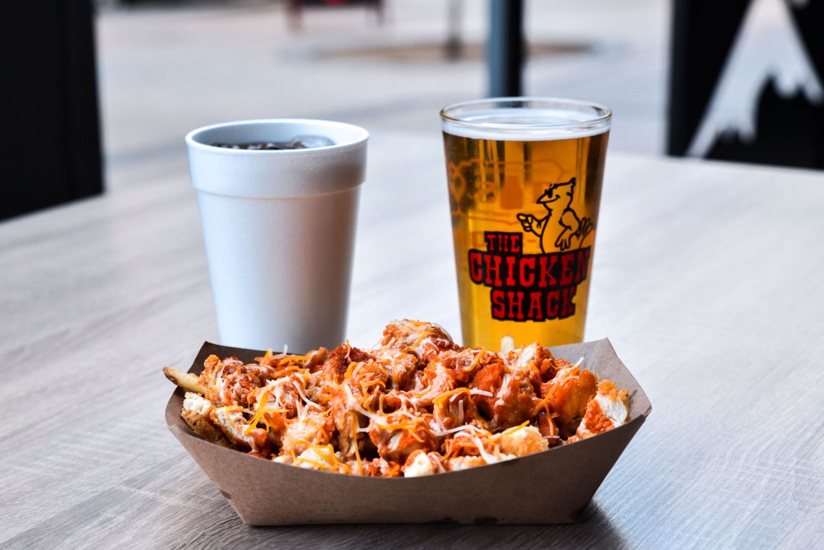 ChickenShackCa's tweet image. If you could describe this plate with just emojis, what would they be? 
 
📲Click here to Order for Pickup ➡ chickenshackhfd.square.site