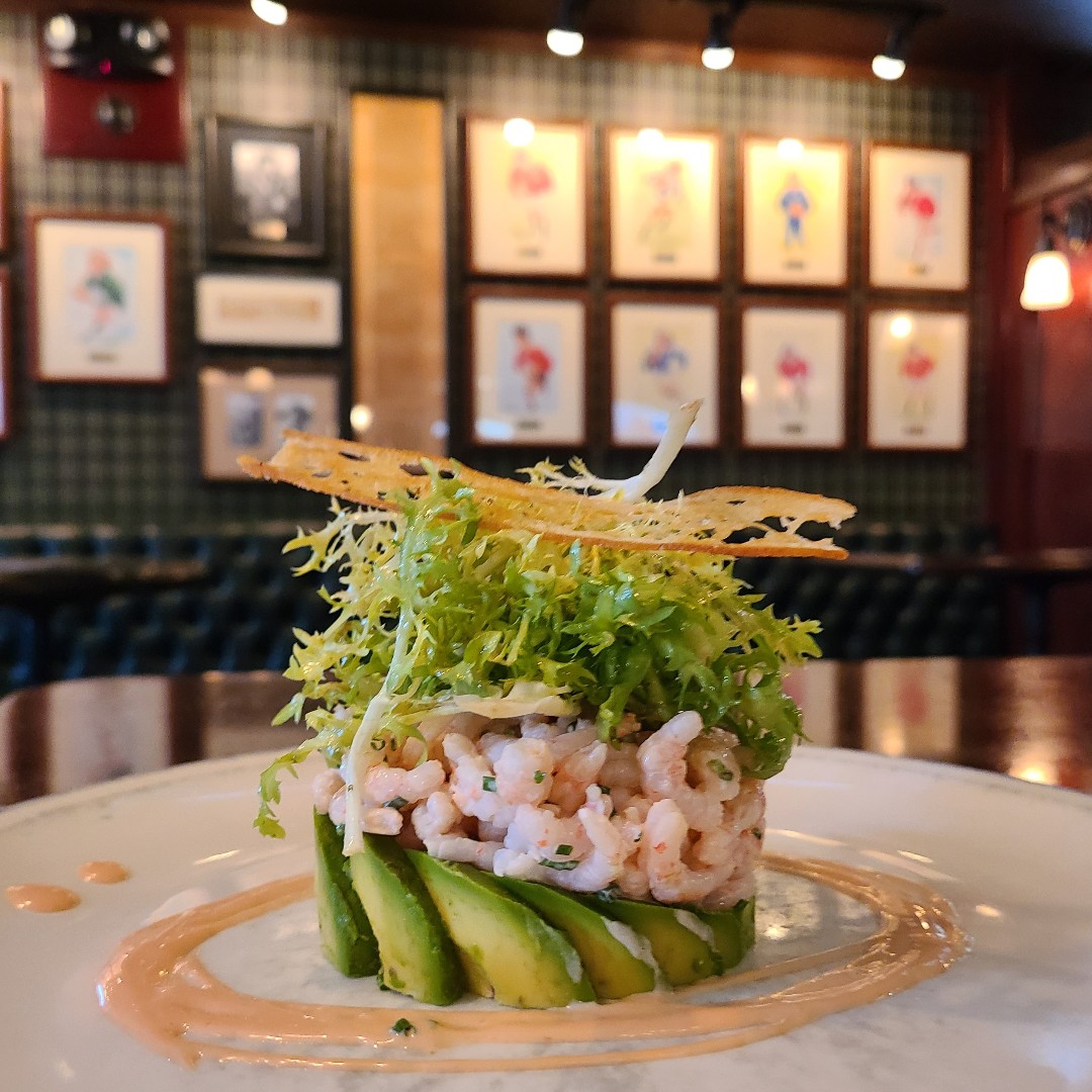 Lunch is on with our Pacific Shrimp and Avocado Salad! A local favourite. 
#pennyfarthingpub #localpub #pubfood #youcanmakefriendswithsalad #salad #avocado #shrimp #avocadoshrimp #westcoast #oakbay #eatthis #instagood #tasty #fresh