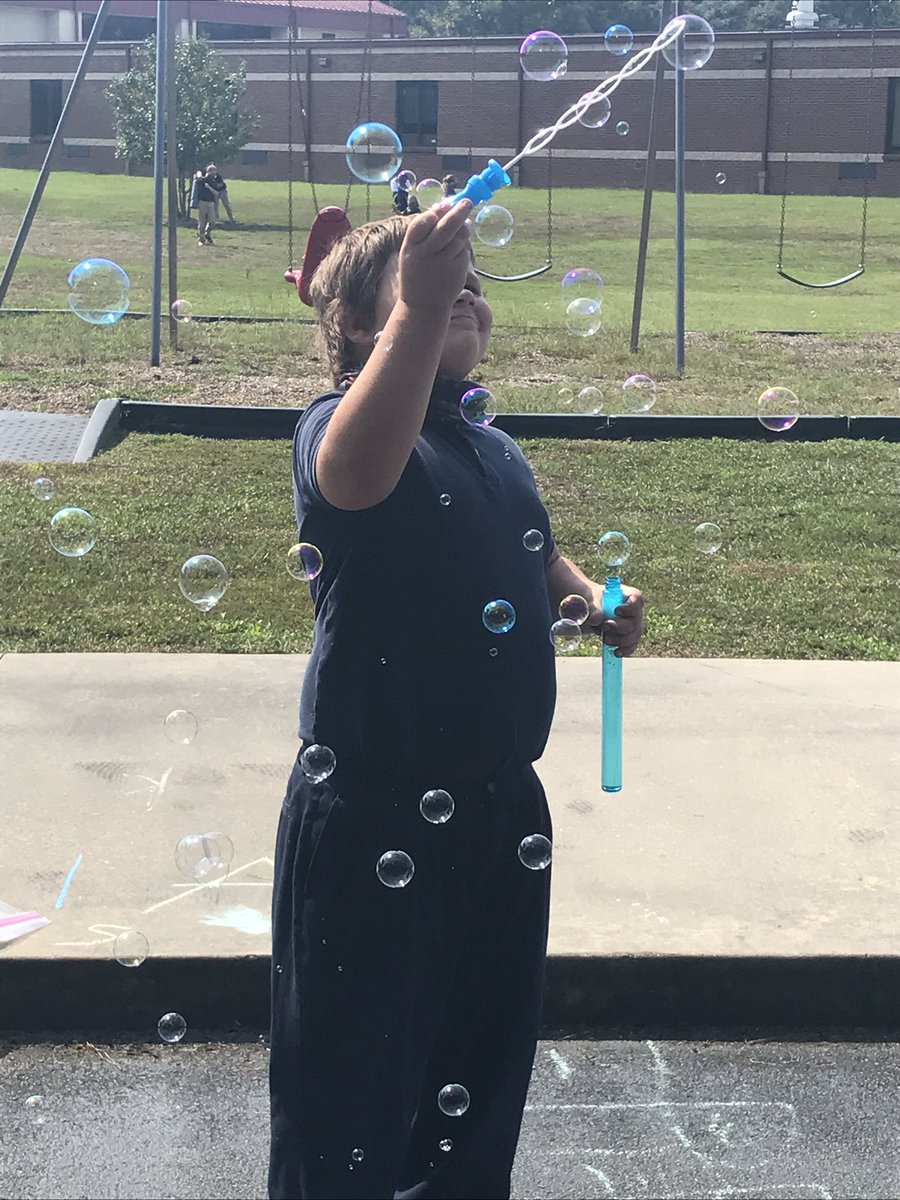 hmulligan405's tweet photo. Who knew bubbles would be the perfect ending to MAP testing..?@MsMondesirSTEAM @jlee_les @mrswallacek @DrTkellylcss https://t.co/1Zx0I8Ka9Y