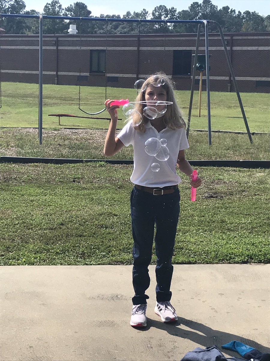 hmulligan405's tweet photo. Who knew bubbles would be the perfect ending to MAP testing..?@MsMondesirSTEAM @jlee_les @mrswallacek @DrTkellylcss https://t.co/1Zx0I8Ka9Y