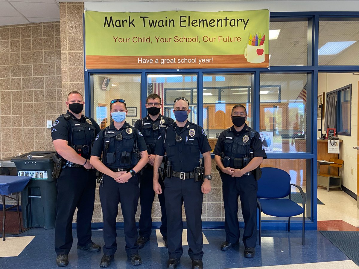 MarkTwainElementary (@marktwainelem) on Twitter photo Mark Twain students have put together a snack cart for our local police officers. Here is the <a href="/RollaPD/">Rolla Police Dept.</a> SWAT officers stopping by today Mark Twain students have put together a snack cart for our local police officers. Here is the <a href="/RollaPD/">Rolla Police Dept.</a> SWAT officers stopping by today