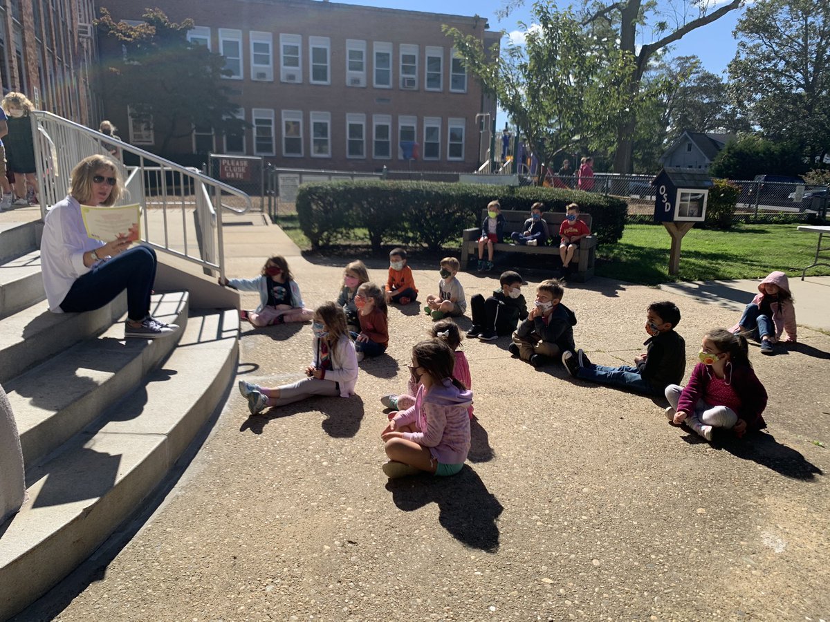 nesposito1229's tweet photo. Birthday girl Mrs.Goldberg reading her favorite book for her birthday!!! @jmcgahan31 @oceansidelaxmom https://t.co/AvxvcCr0Ul