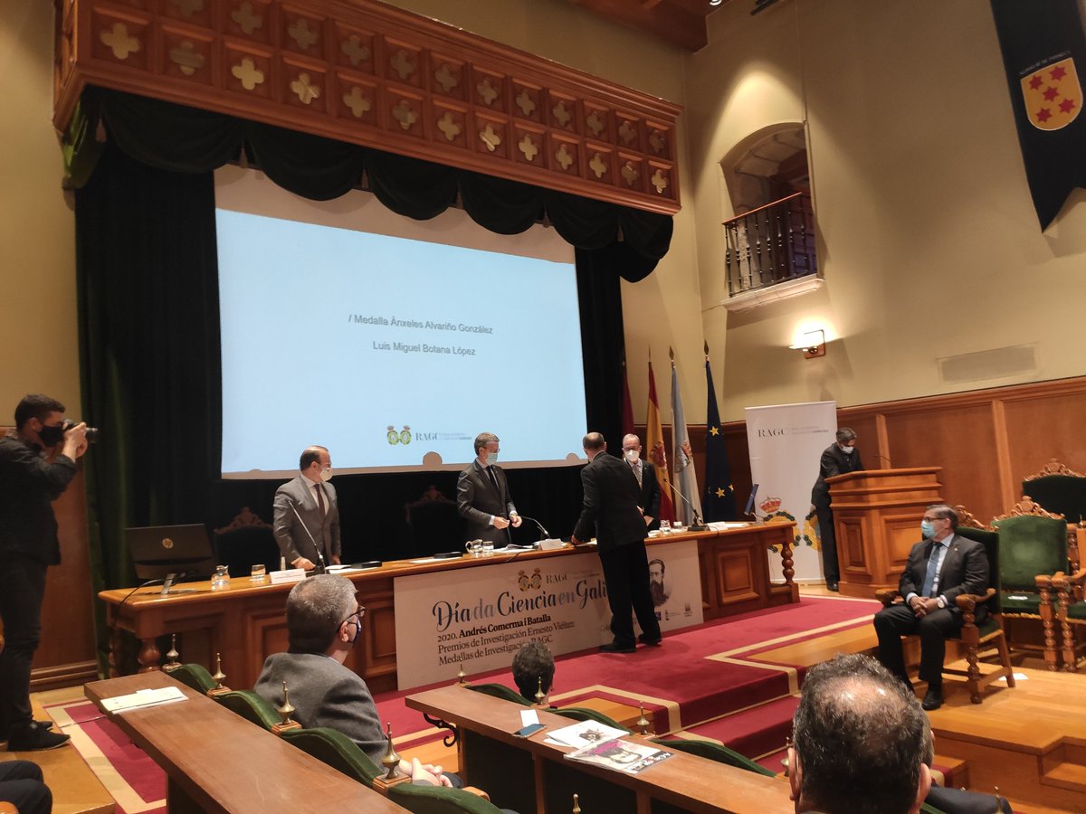 A medalla Ánxeles Alvariño é outorgada ao prof. Luis Botana da <a href="/UniversidadeUSC/">USC</a>.