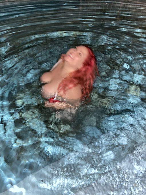 My actual reactions when you support my work and subscribe to https://t.co/JMCmUIBsIm 🧜🏼&zwj;♀️ https://t<a href="/tag/newprofilepic"class="tags"><span>#newprofilepic</span></a>