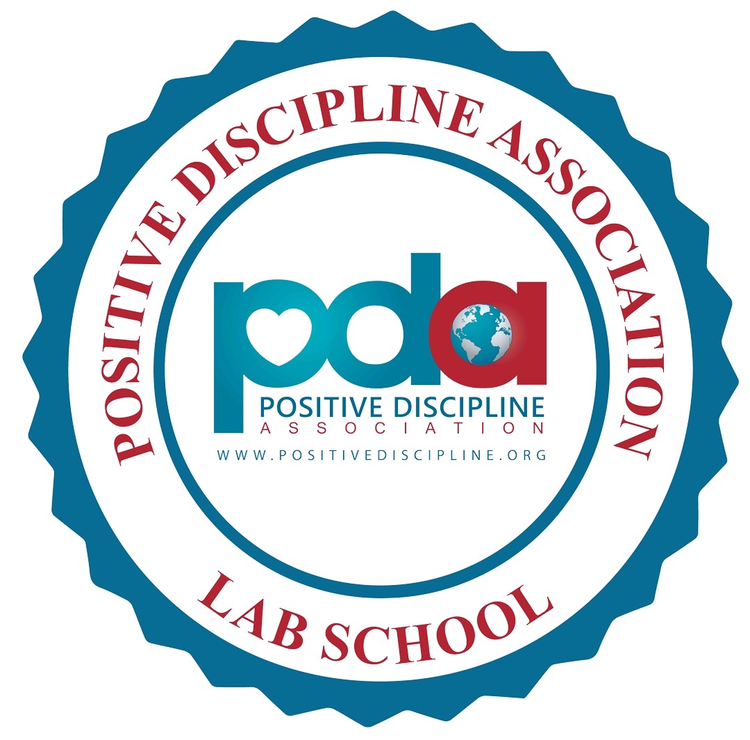 SAFAICET's tweet photo. En SAFA-ICET estamos convencidos de que la mejor convivencia es la que gestionamos juntos entre todos. Y ahora recibimos este reconocimiento internacional: el sello de la #PositiveDisciplineAssociation. #DisciplinaPositiva 
#ViveSAFAICET @fundacionsafa @educsi @nrodriguezfont https://t.co/uaE7nqfL36