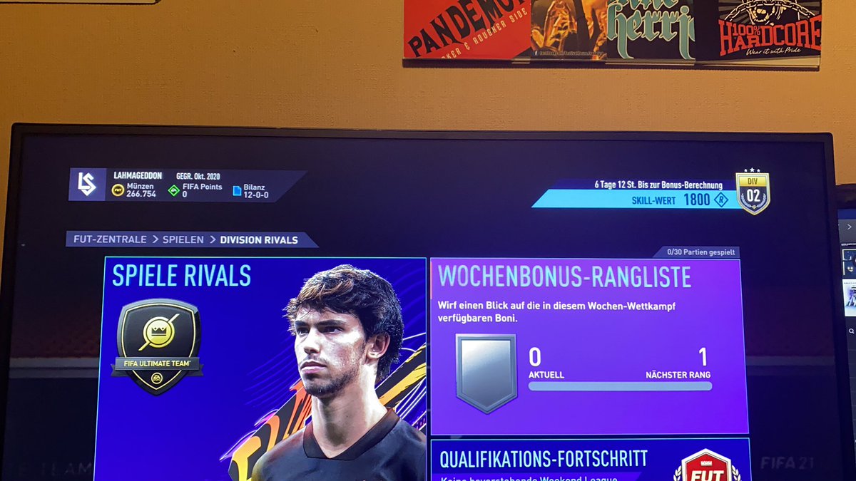 DQMENIK's tweet photo. Zukünftiger fifa esportler 12-0 und Division 2. @nycless_ und du so https://t.co/Mb3nXTyAr1