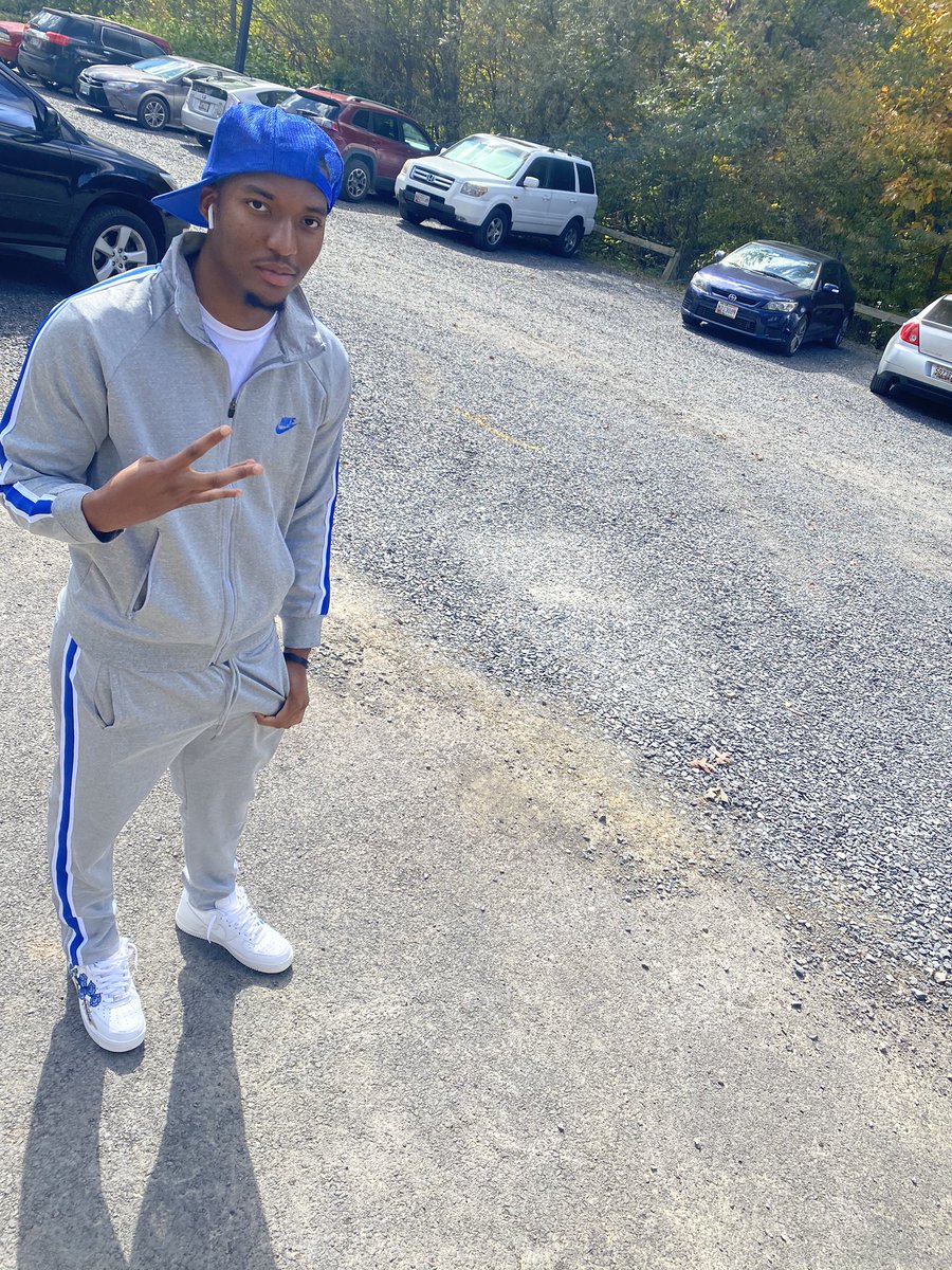 TLR2_'s tweet photo. They gon’ ride the wave, gon’ bite the Swag Ik they teeth hurt 💤 #DaVillians🖤 https://t.co/K3UYYDtZ3h