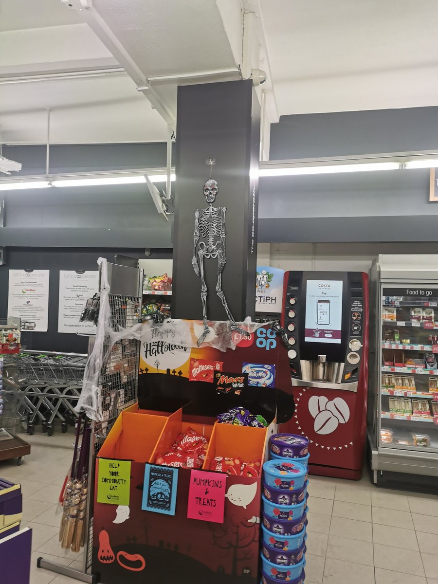 Sweet treats for everyone <a href="/AdrianD93465562/">Adrian Dunn</a> <a href="/lizannquinn/">liz quinn</a> @PaulalanDennis <a href="/CoopElaine/">Elaine Dean 🌹💚🇺🇦</a> <a href="/ClaireKoziol/">Claire Koziol</a>